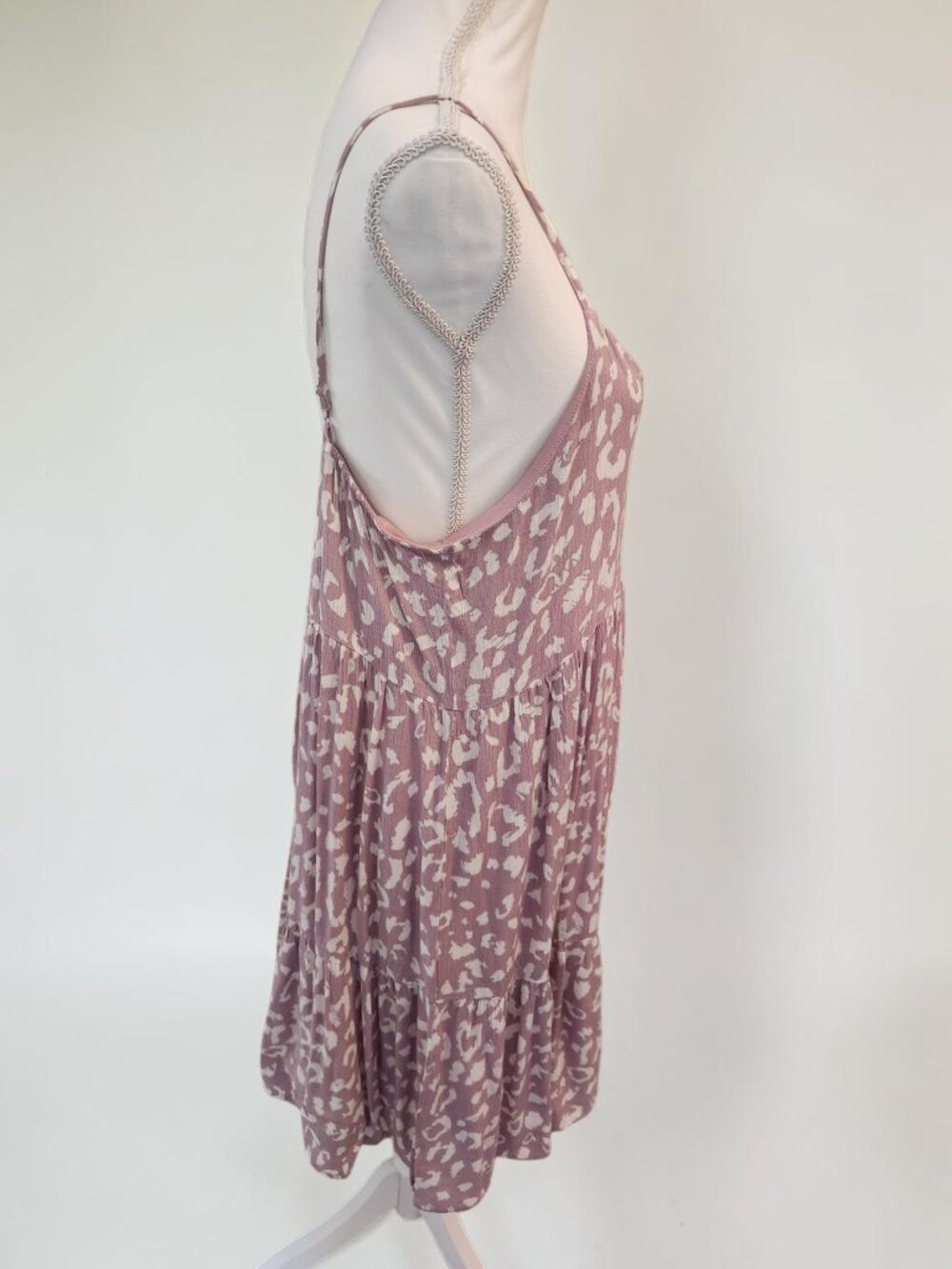 🌸 Savannah Jane Dress Size Large  NWT | Flowy Leopard Print | Adjustable Straps - Picture 4 of 10